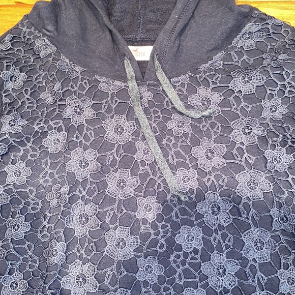 LIKE NEW~HOLLISTER LACE FLORAL HOODIE ~ WOMENS SMALL - Picture 2 of 4